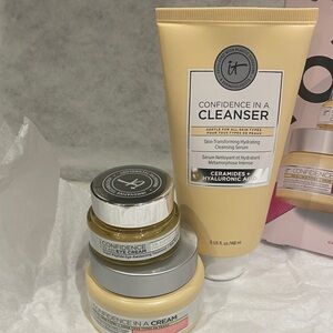 it cosmetics Confidence in a Cleanser & Cream set.mascara & eyebrow full size